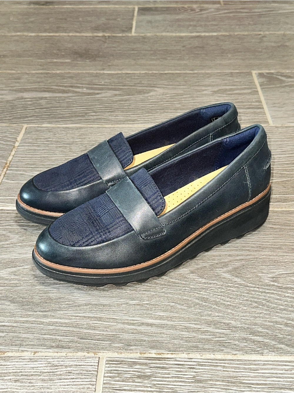 Clarks Sharon Dolly Navy Leather Plaid Wedge Platform Slip-On Women’s 7.5 Loafer